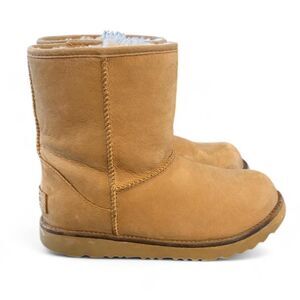 Womens Waterproof Ugg Classic Boots SZ 5